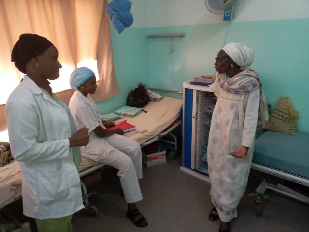 The director of the DQSHH of the MOH visiting the Tivaouane hospital and talking to CLIN members. Photo credit: Mame Mbaye, MTaPS