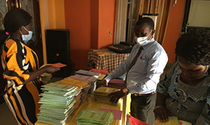 Equiper les agents de santé avec des protocoles de traitement et des aides de travail pour réduire la mortalité maternelle et infantile en RDC