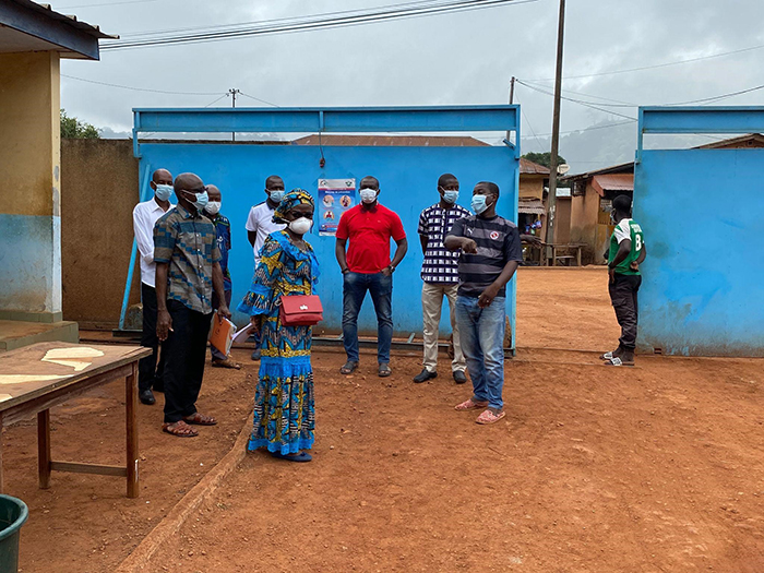 Setting up a triage station at the CHR of Man. Photo credit: Ange Fulgence Ouffoue, MTaPS Côte d’Ivoire