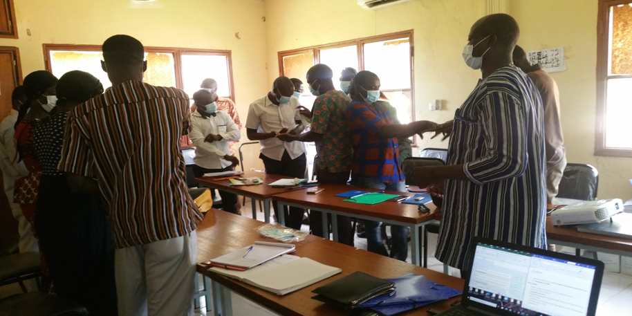 Demonstration on hand hygiene at the Bittou Medical Center. Photo credit: Kaboré Benoit