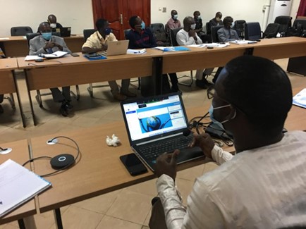A person using FMOS e-learning platform. Photo credit: Ousmane Traoré, MTaPS